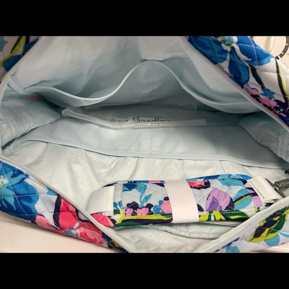Vera Bradley Medium Traveler Bag in Marian Floral - Picture 3 of 4